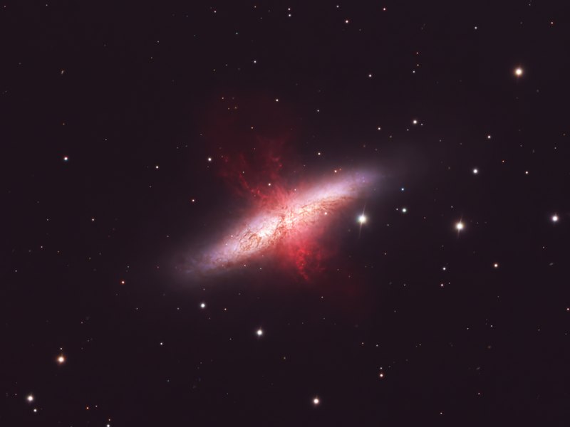 M82, la galaxia del Cigarro